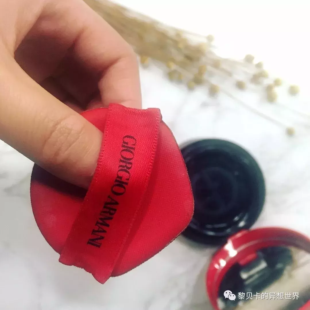 火遍网络的气垫bb哪个好用？阿玛尼最神奇，干妈油皮都是亲妈