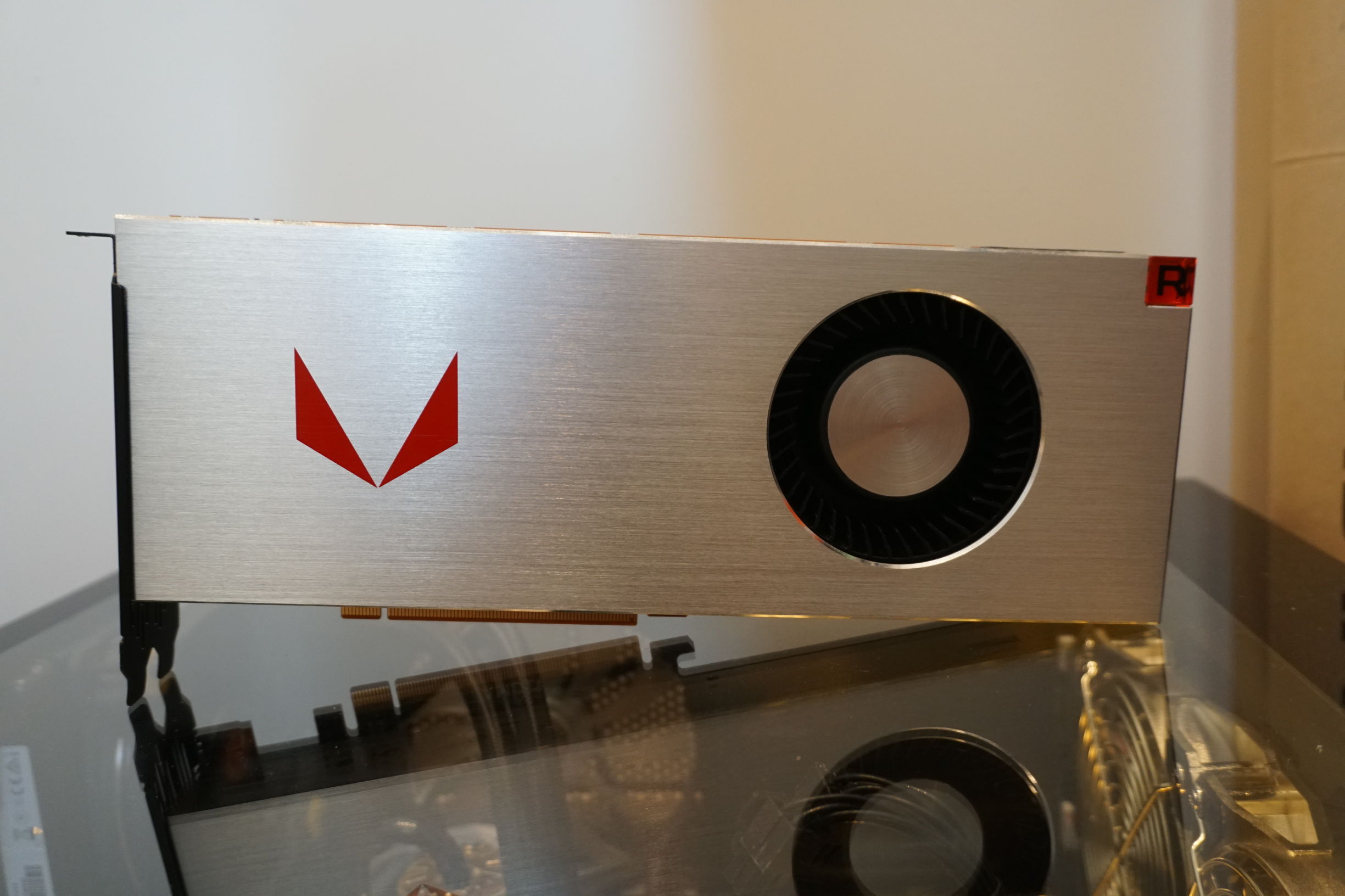相同配置下VEGA 64挖矿效率吊打TITAN V：零售价仅为对手四分之一