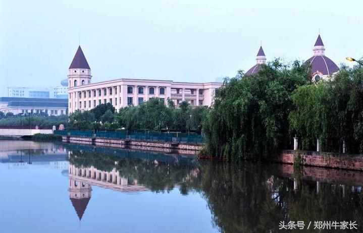 这所学校只有郑大的五分之一大，但是培养的人才遍布全球各地