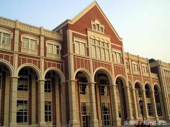 这所学校只有郑大的五分之一大，但是培养的人才遍布全球各地