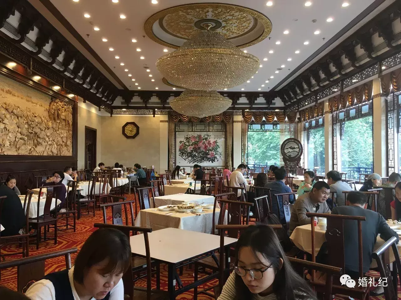 真实婚礼l 结婚不在酒店在社区活动中心，这位新娘被婆家刮目相看