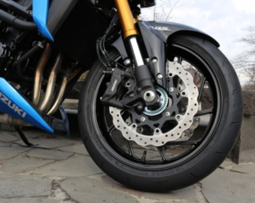 体验凶悍的铃木GSX-S750中级排量街车