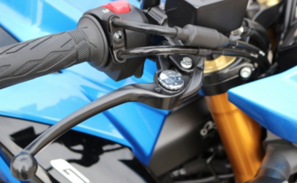 体验凶悍的铃木GSX-S750中级排量街车