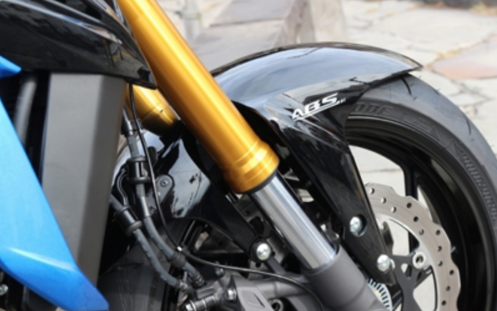 体验凶悍的铃木GSX-S750中级排量街车