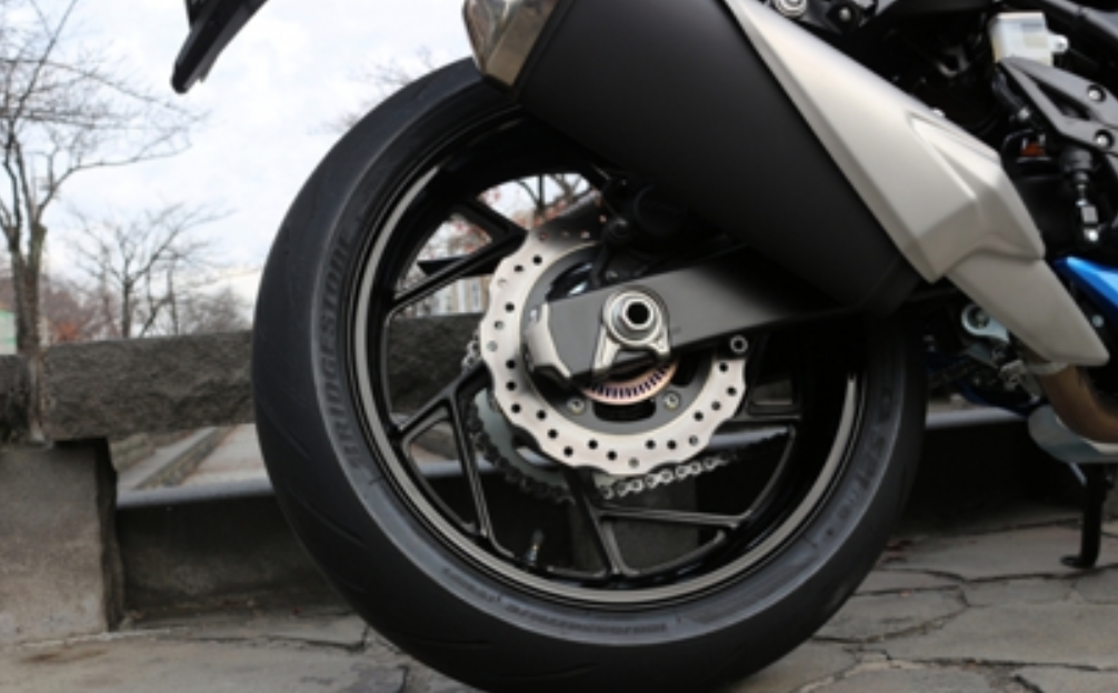 体验凶悍的铃木GSX-S750中级排量街车