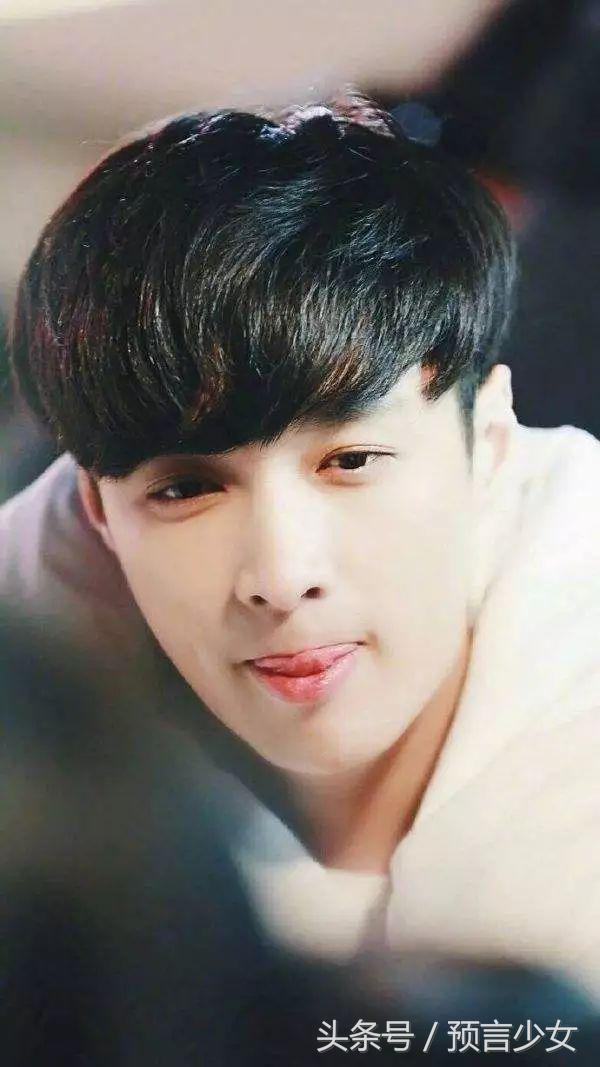 张艺兴的八字分析,不得不说小哥哥真的命很好!