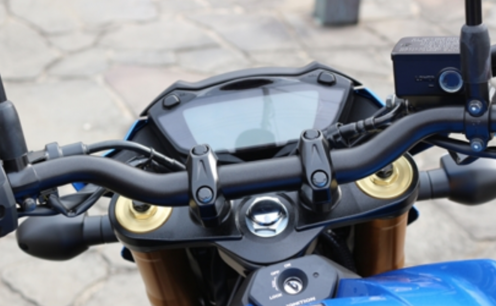 体验凶悍的铃木GSX-S750中级排量街车