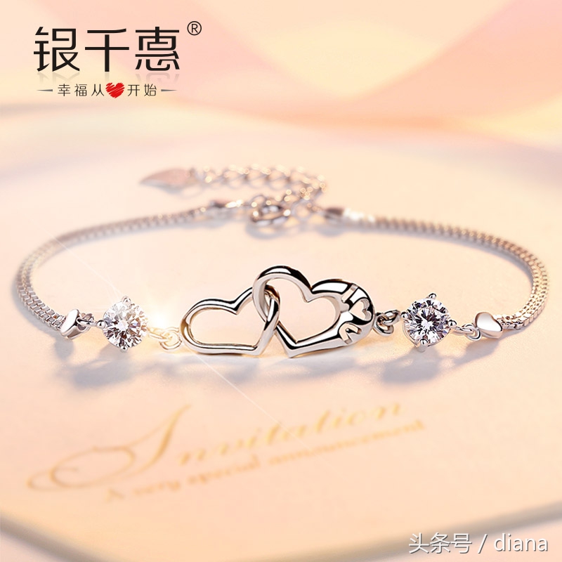 女孩子喜欢什么元旦礼物（过年送女生什么礼品合适）