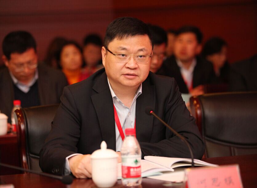 他卖血捡垃圾创业成东莞首富，操纵证券市场被罚1.6亿当众认错