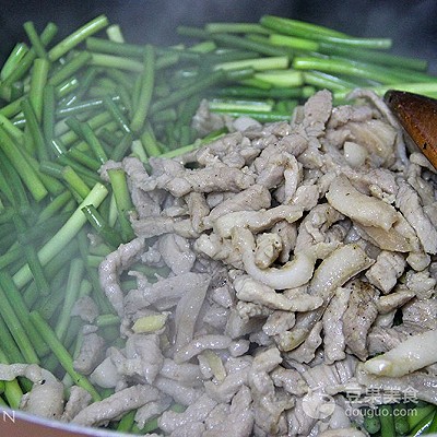 蒜苗炒肉丝的做法,青椒蒜苗炒肉丝的做法