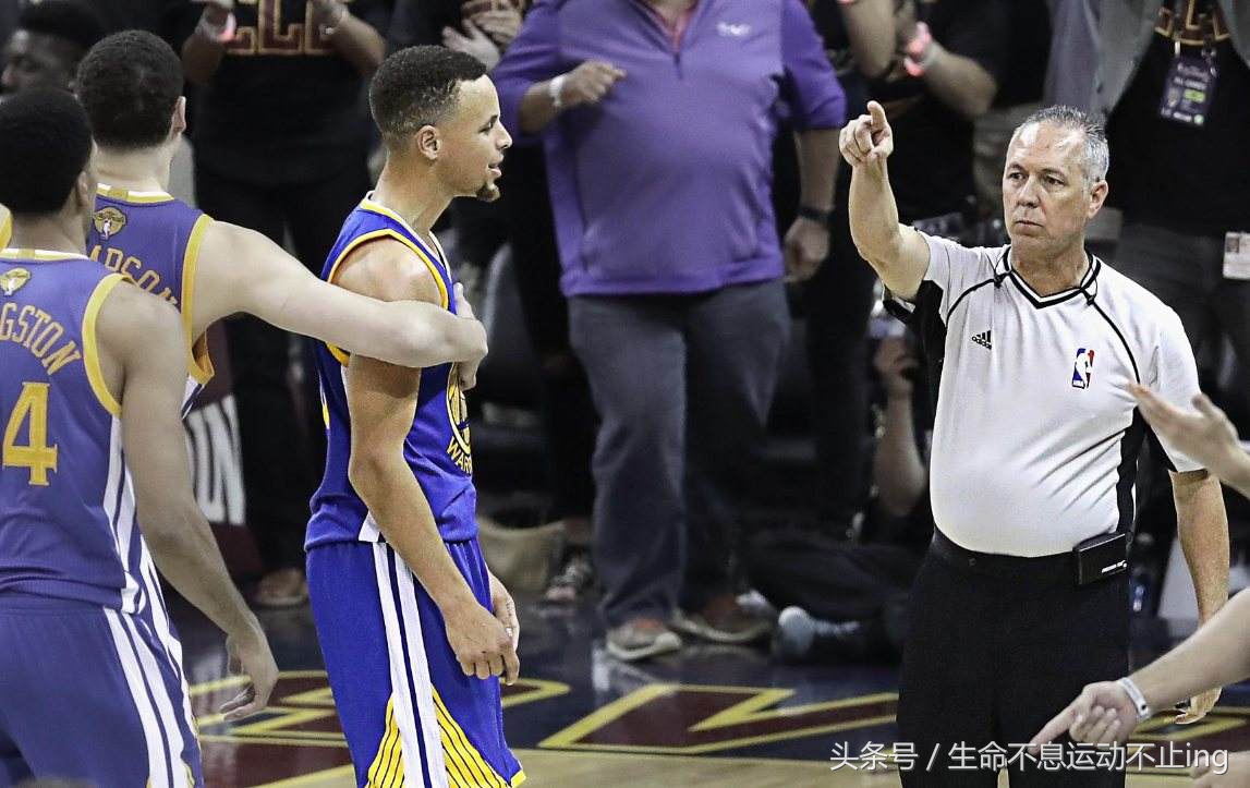 为什么nba打球戴牙套(斯蒂芬库里为何喜欢戴牙套？可能很多人都不知道)