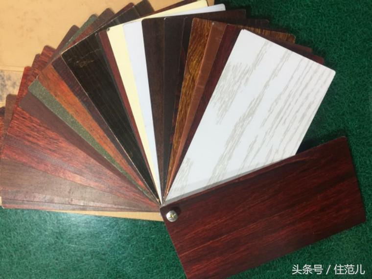 逛了一圈建材市场，我还是决定买被人嫌弃最多的红棕色防盗门