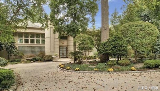 周立波原来的律师是纽约华人圈里的大牌律师，他为何要炒他鱿鱼？