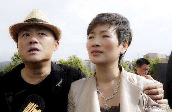 周立波原来的律师是纽约华人圈里的大牌律师，他为何要炒他鱿鱼？