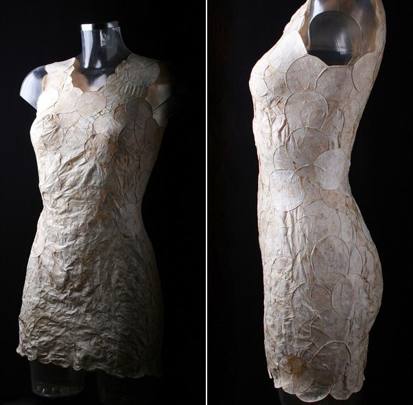 巧思!荷兰女设计师以蘑菇巧制可降解裙子