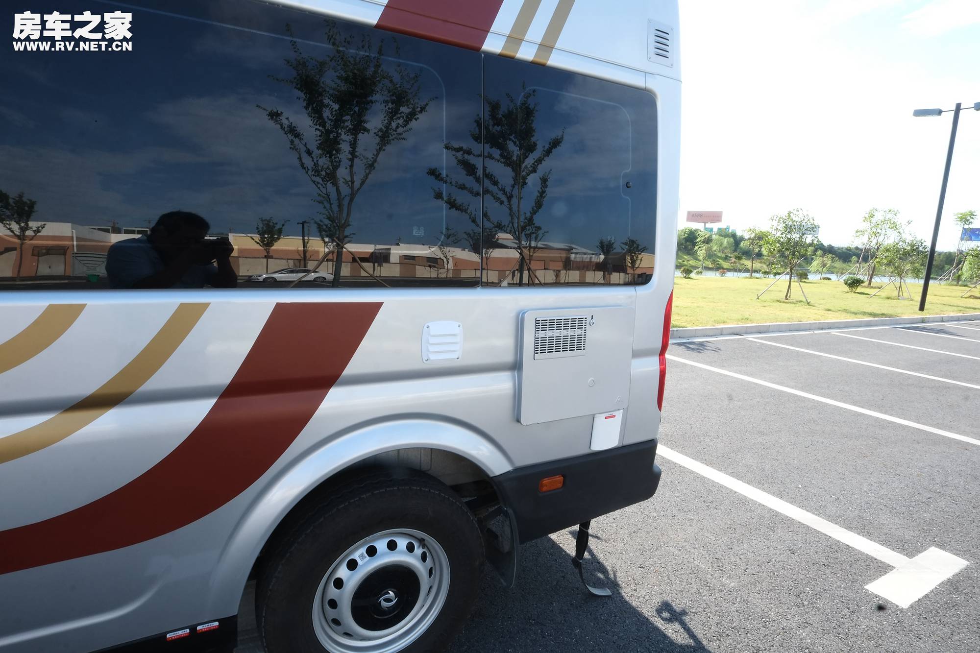 后来者居上 深度了解德兴东风御风长轴房车