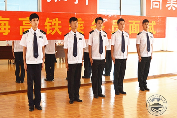 身高不符合要求可以学高铁乘务专业吗？