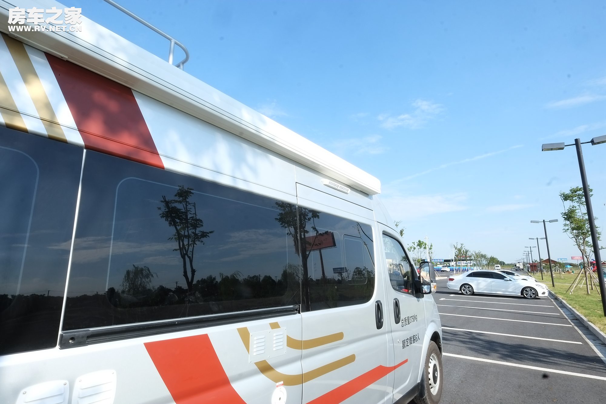 后来者居上 深度了解德兴东风御风长轴房车
