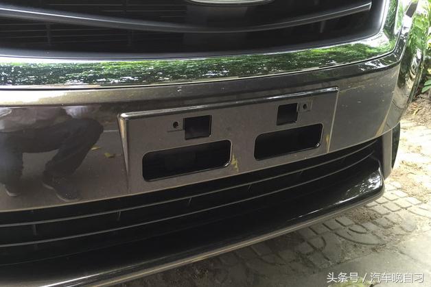 车牌应该上两颗螺丝还是四颗？少了会被扣分？