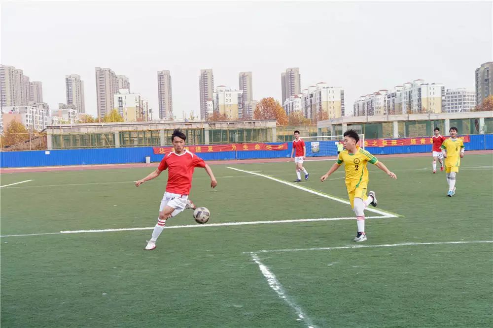 百家湖中学足球区长杯(「喜报」初中男子足球队在“区长杯”中学生足球赛中勇夺冠军)