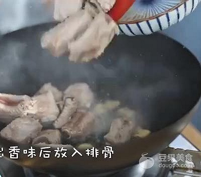排骨燉蘿卜,排骨燉蘿卜湯怎么燉最好喝
