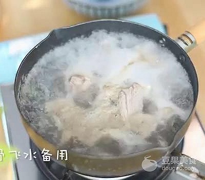 排骨燉蘿卜,排骨燉蘿卜湯怎么燉最好喝