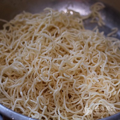 肉絲炒面的做法,肉絲炒面的做法最正宗的做法