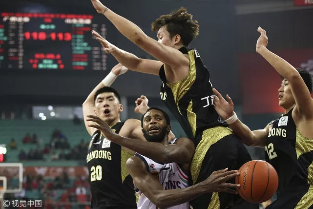 cba后面为什么隔天打(一场长达3小时的奇葩犯规大战后，CBA还需要跟NBA学什么？)