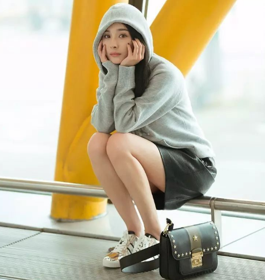 杨幂背的mk包包图片(mk杨幂同款包到底有哪些型号) - 赤虎壹号