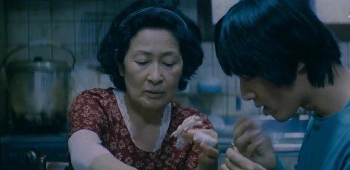我最喜欢的韩国导演李沧东《母亲》沾染了罪恶的母爱光辉