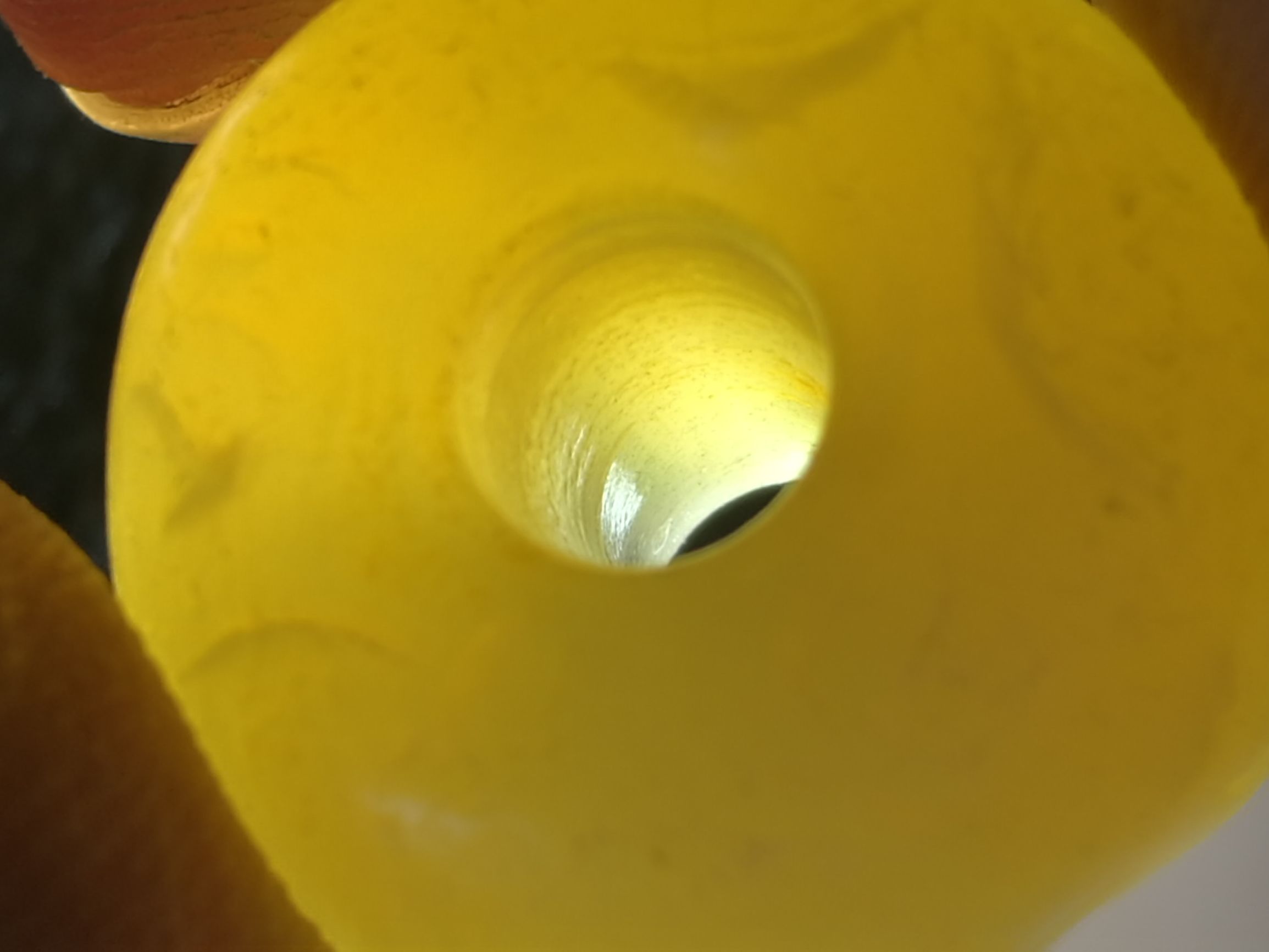 67&老珠子的孔道加工痕迹其实天珠无真假,只有新老,现在很多藏民戴