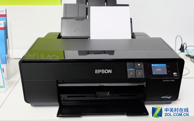 话题,没想到两位主持人其实很专业,盛博很早以前就用爱普生的r270改装