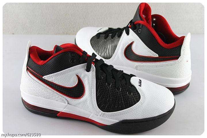 詹姆斯使节系列战靴大集锦,詹皇的外场球鞋依然霸气!