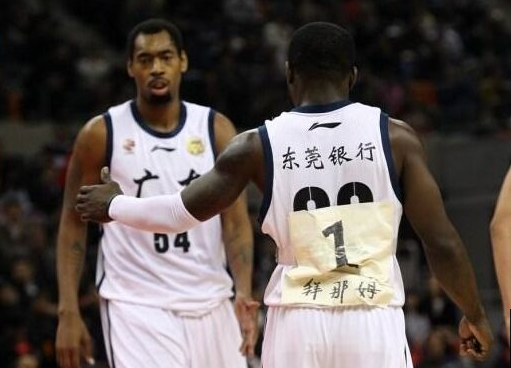 nba球裤为什么没号码(球衣用手写号码？麦迪也有“特制”球衣，网友吐槽CBA太业余)