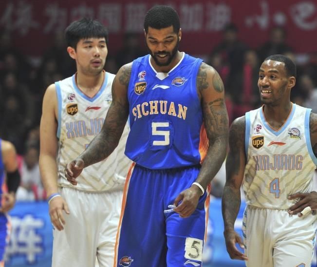 nba球裤为什么没号码(球衣用手写号码？麦迪也有“特制”球衣，网友吐槽CBA太业余)