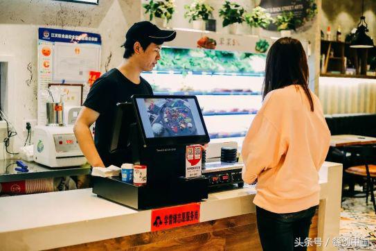 脑袋决定口袋 冒菜里加海鲜，56平小店月入30万