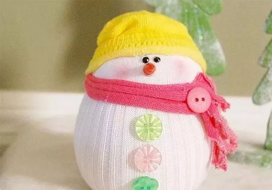 「手工diy」|用袜子做一个胖乎乎可爱的雪娃娃(附图解教程)!
