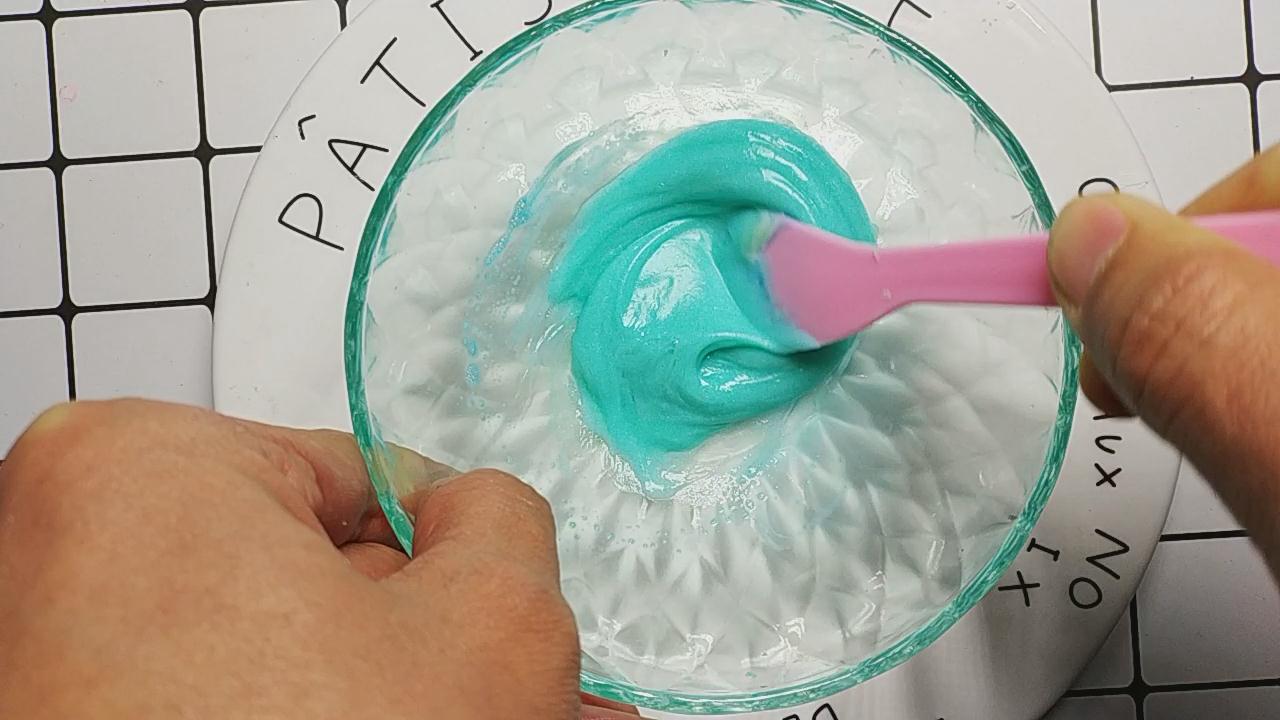没有胶水怎么做起泡胶（不用胶水也能制作超好玩的史莱姆）