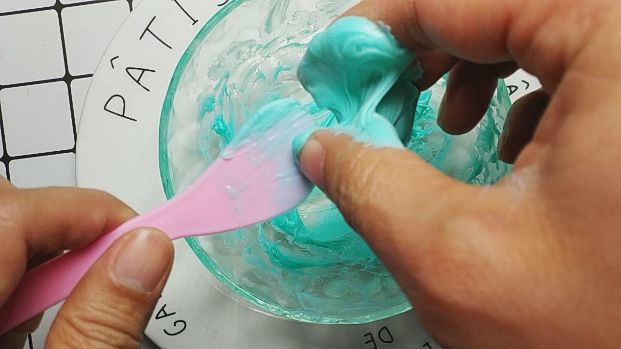 没有胶水怎么做起泡胶（不用胶水也能制作超好玩的史莱姆）