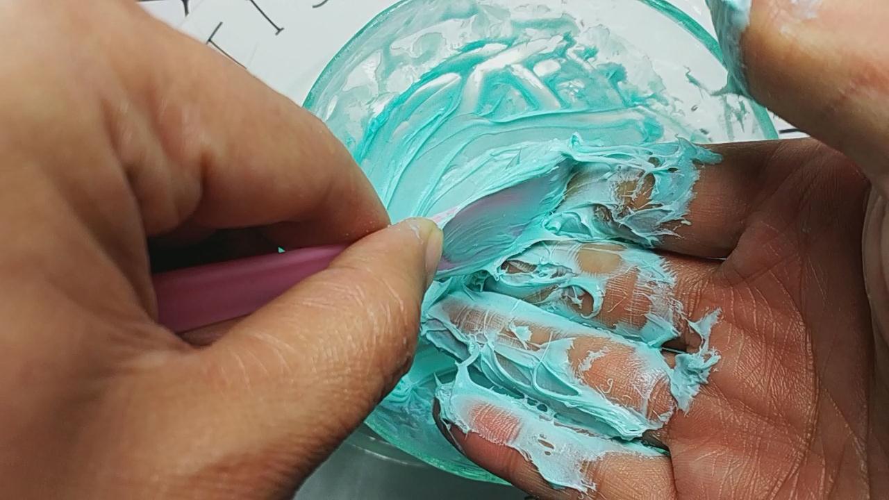 没有胶水怎么做起泡胶（不用胶水也能制作超好玩的史莱姆）