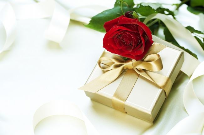 情人节送礼指南：有人竟用袜子表达爱意！你会用什么独特方式？