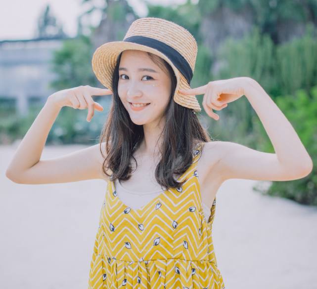 姚娜娜的扮演者是王歆霆1994年2月11日出生,今年23岁,毕业于空乘专业