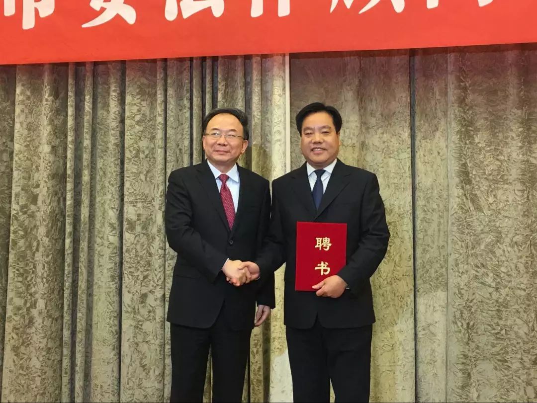 无锡市委首聘8位法律顾问：1名政协委员，1名政协法律事务咨询组成员