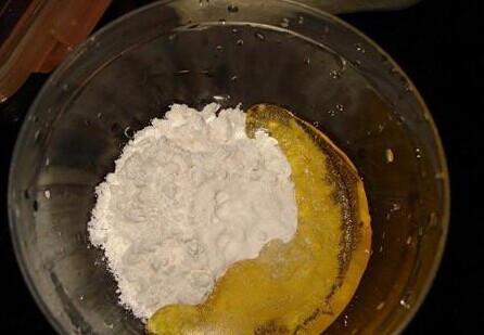 淡斑面膜好(原来小苏打+面膜祛斑效果这么好，连多年雀斑也能淡化)