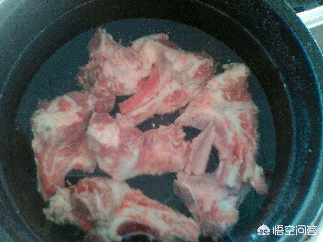 喰点半美食：在家炖一锅营养美味的牛骨头汤，老人小孩都宜喝