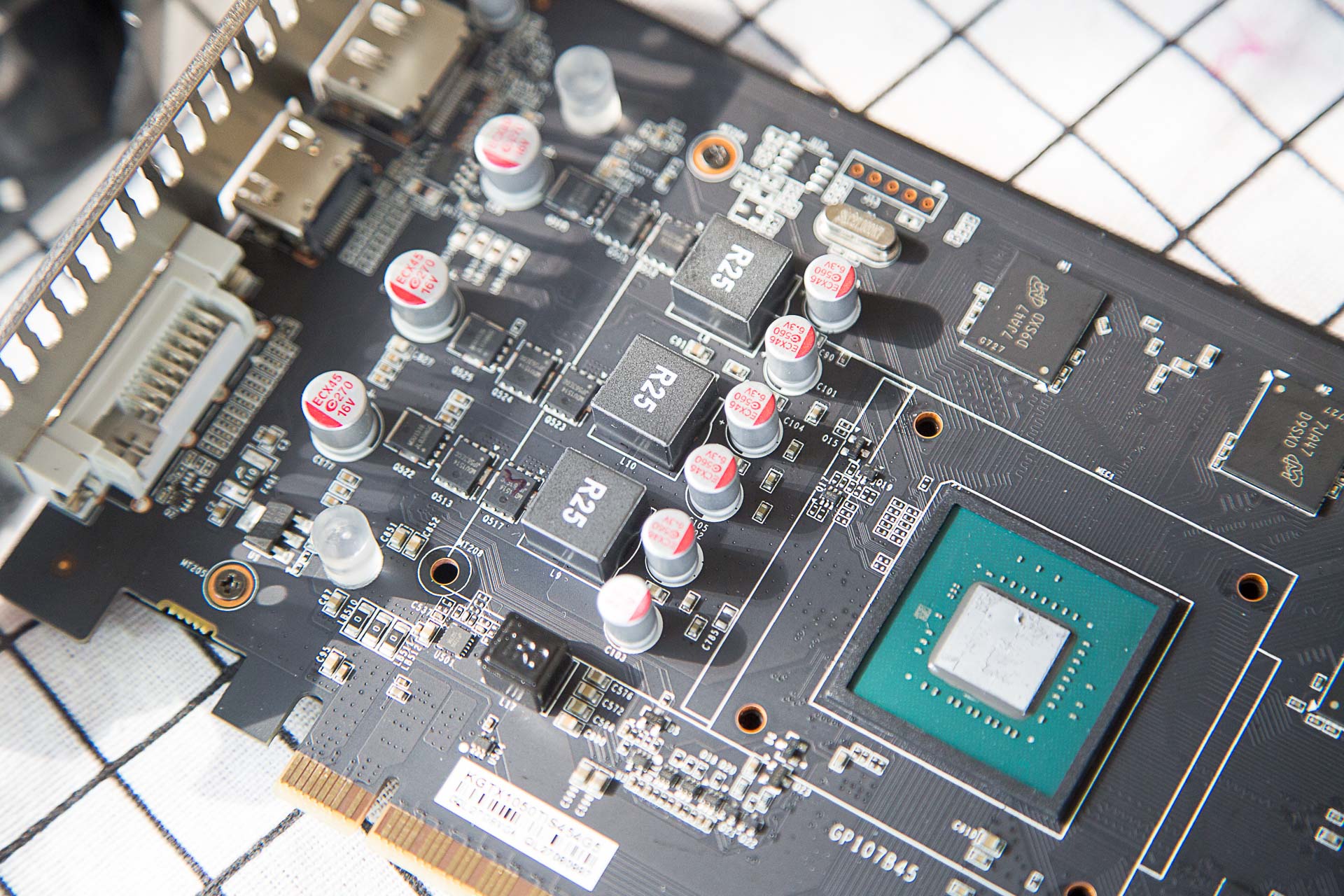 新显卡那个吃鸡更好？MAXSUN 铭瑄 GTX1050Ti测评