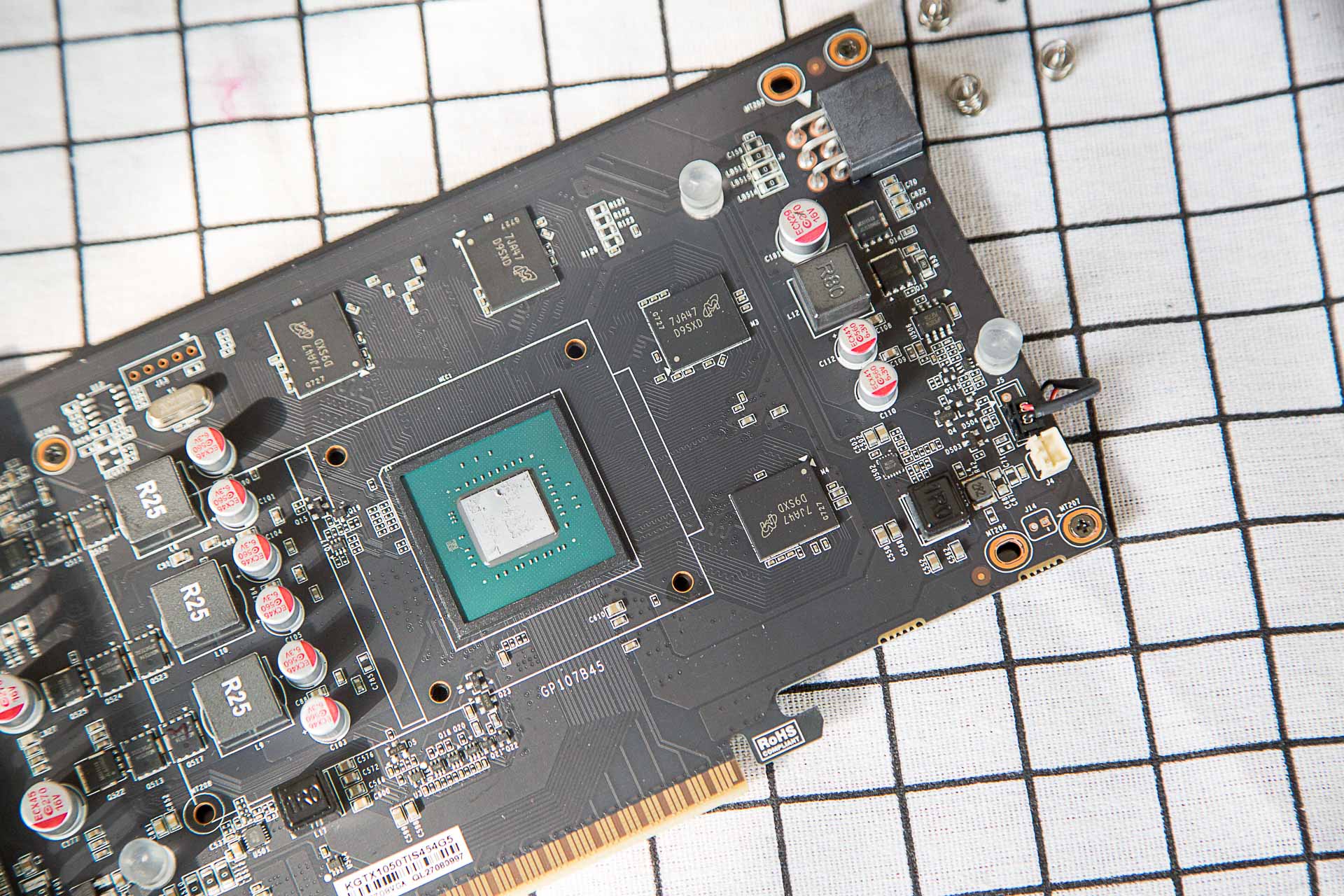 新显卡那个吃鸡更好？MAXSUN 铭瑄 GTX1050Ti测评