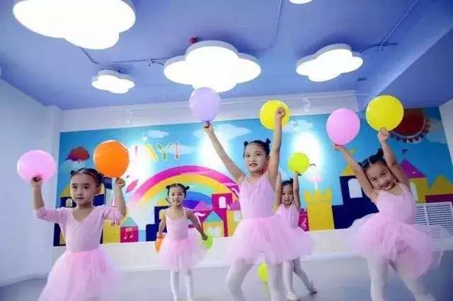 新年辞旧岁, 佳节送新福, 华艺舞蹈给您送福喽!