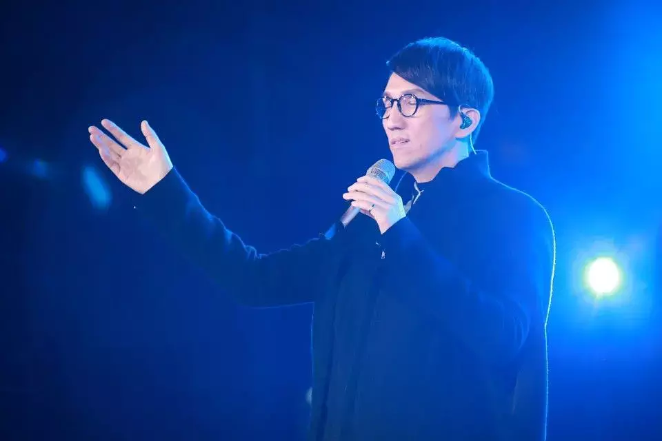 华语乐坛10大男歌手实力唱功排行，谁才是你心中的歌神呢？