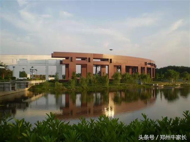 这所高校有4个学科进入ESI排名前1%，校门被誉为“亚洲第一大门”